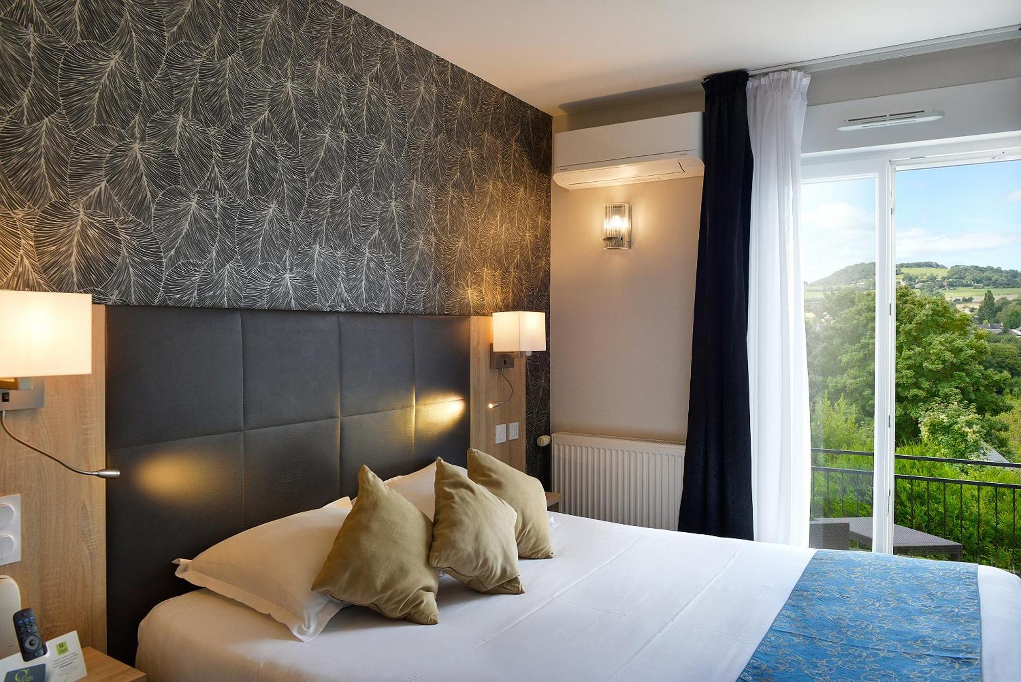 Logis Hotel Spa Restaurant Au Site Normand Clécy Exteriör bild