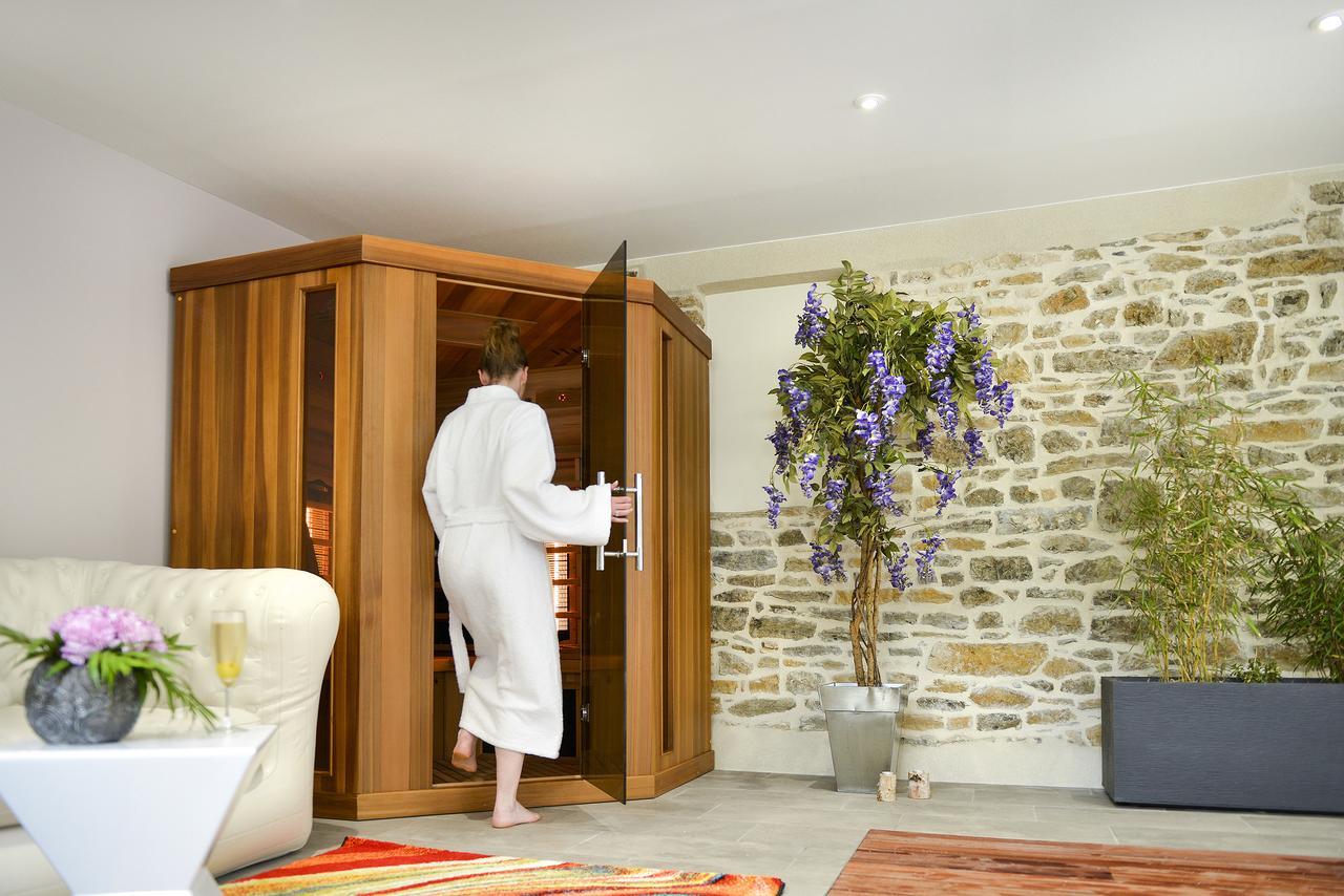 Logis Hotel Spa Restaurant Au Site Normand Clécy Exteriör bild